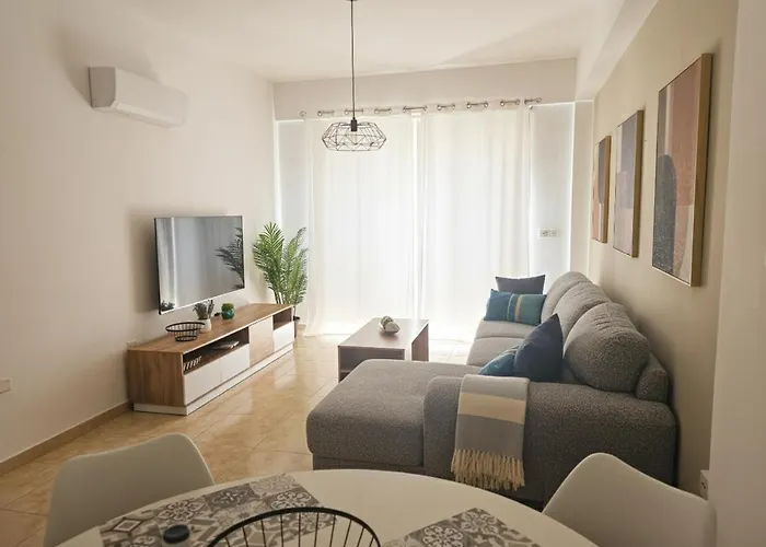 Amazing - 2 Bdr & Pool