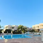 Amazing - 2 Bdr & Pool