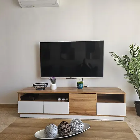 Amazing - 2 Bdr & Pool דירה פאפוס