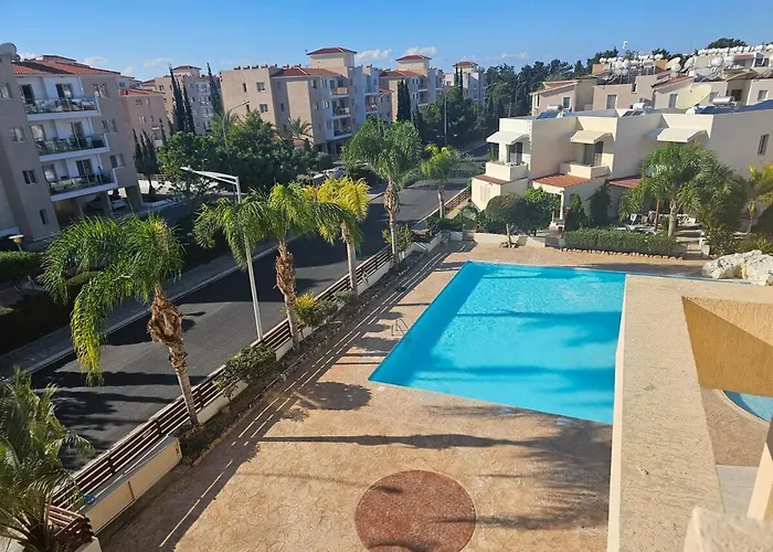 Amazing - 2 Bdr & Pool דירה פאפוס