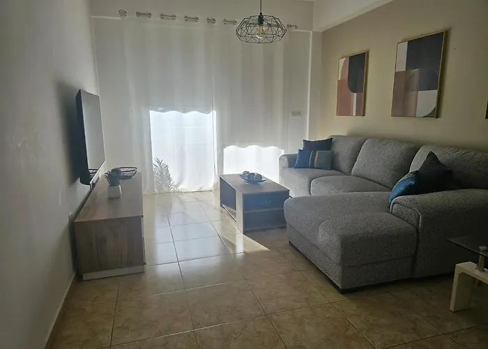 Amazing - 2 Bdr & Pool דירה פאפוס